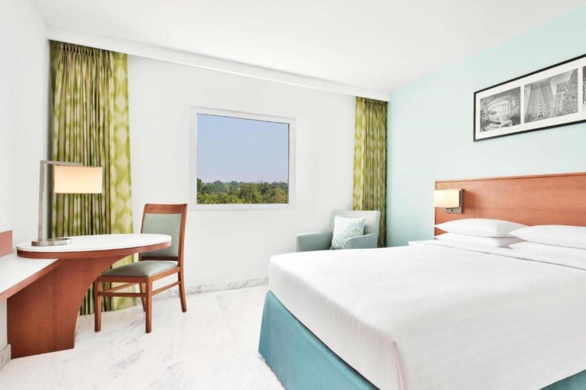 Hotel Fairfield By Marriott Bengaluru Whitefield Esterno foto